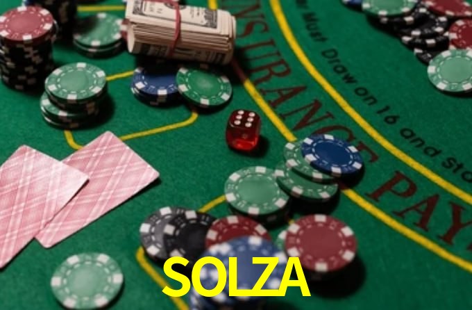 Interfaz de la app móvil SOLZA en un smartphone moderno